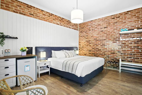 Surfaris Retreat - Australian Directory 3
