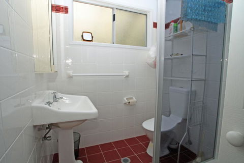 Surfer's Rest In Berrara - Australian Directory 3