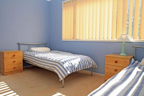 Surfer's Rest In Berrara - Australian Directory 2