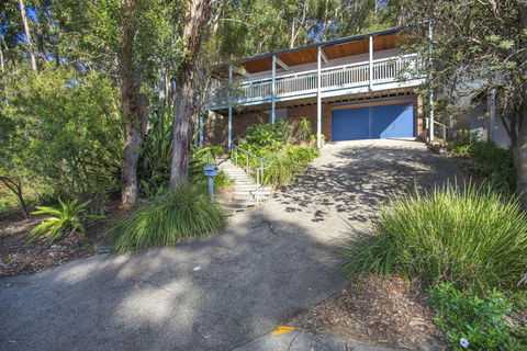 Surfers Ave 17 Narrawallee - Australian Directory 1