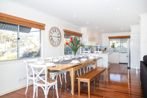 Surfers Beach House - Australian Directory 1