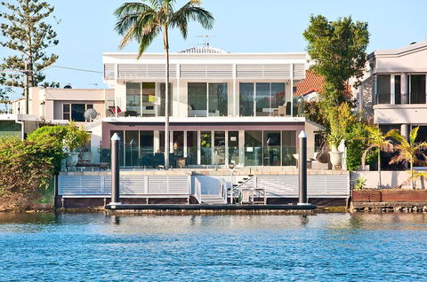 Surfers Paradise Escape - Waterfront House - Australian Directory 0