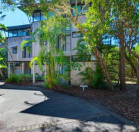 Surfside Beach House 17 - Rainbow Shores Swimming pool 2 minute walk to beach air conditioning relax here - Australian Directory
