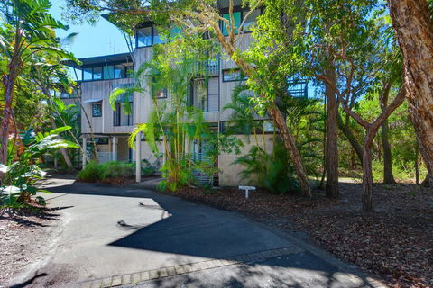 Surfside Beach House 17 - Rainbow Shores, Swimming Pool, 2 Minute Walk To Beach, Air Conditioning, Relax Here - Australian Directory 0