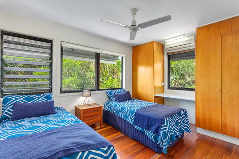 Surfside Beach House 17 - Rainbow Shores, Swimming Pool, 2 Minute Walk To Beach, Air Conditioning, Relax Here - Australian Directory 3