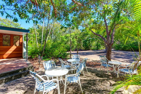 Surfside Beach House 17 - Rainbow Shores, Swimming Pool, 2 Minute Walk To Beach, Air Conditioning, Relax Here - Australian Directory 2