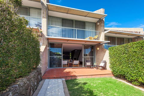 Surfside6 @ James Cook - Clarkes Beach - Australian Directory 1