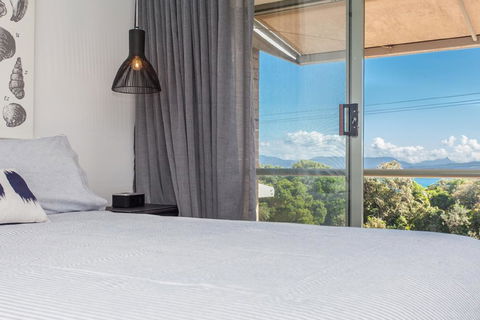 Surfside6 @ James Cook - Clarkes Beach - Australian Directory 2