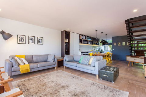 Surfside6 @ James Cook - Clarkes Beach - Australian Directory 0
