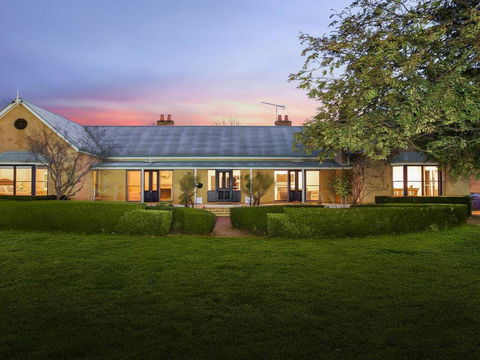 Sutton Downs - Renovated Country Home On 100 Acres - Australian Directory 0