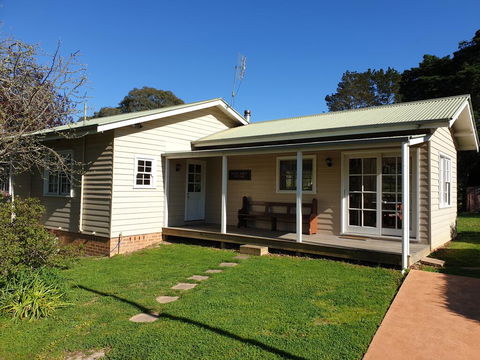 Sutton Forest Cottage - Australian Directory 0