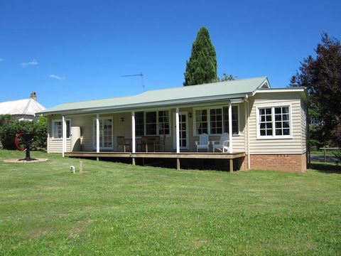 Sutton Forest Cottage - Australian Directory 3