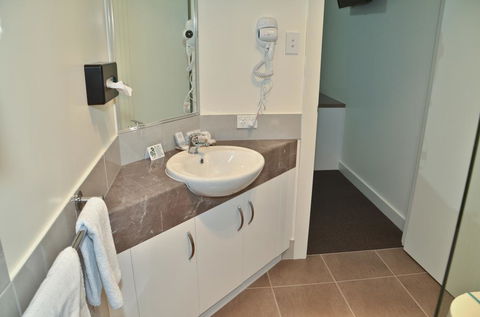 Swagsman Motel - Australian Directory 3