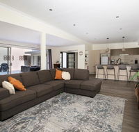 Swanway - Pet Friendly - 10 Min Walk to Beach - Australian Directory
