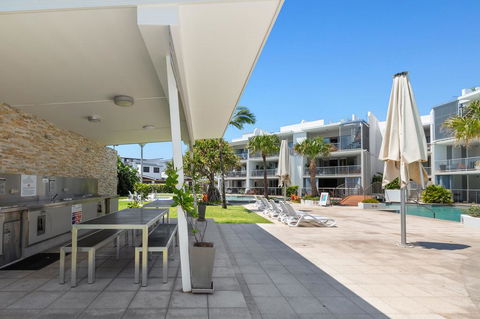 SWIM UP DRIFT APARTMENT 12 South - Australian Directory 1