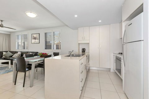 SWIM UP DRIFT APARTMENT 12 South - Australian Directory 2