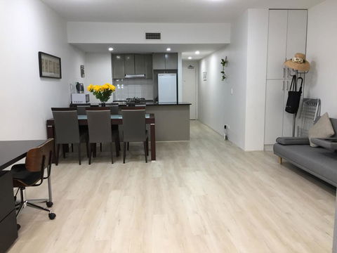 Sydney CBD Family Home - Australian Directory 1