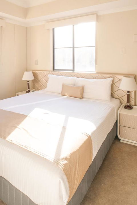 Sydney Hotel Harbour Suites - Australian Directory 3