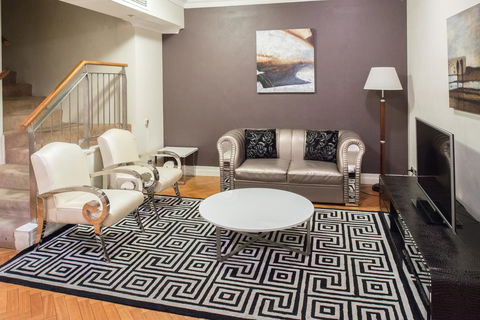 Sydney Hotel Harbour Suites - Australian Directory 2