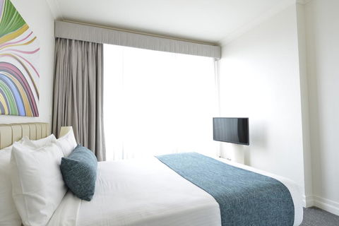 Sydney Hotel Harbour Suites - Australian Directory 1