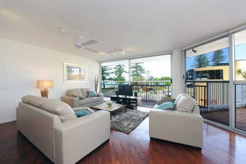 Syrenuse Apartments - Australian Directory 1