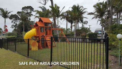 Tabourie Lake Motor Inn - Australian Directory 1