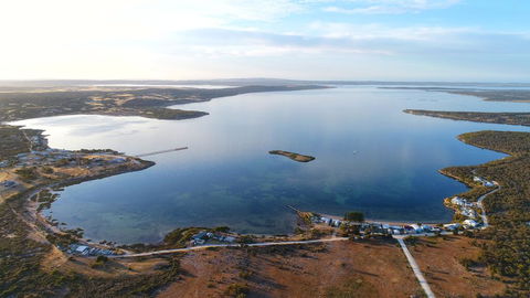 Tall Pines Beach House At Mount Dutton Bay (part Of Coffin Bay Waterways) - Australian Directory 0