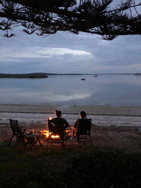 Tall Pines Beach House At Mount Dutton Bay (part Of Coffin Bay Waterways) - Australian Directory 3