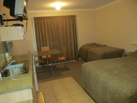 Tambo Mill Motel & Caravan Park - Australian Directory 3