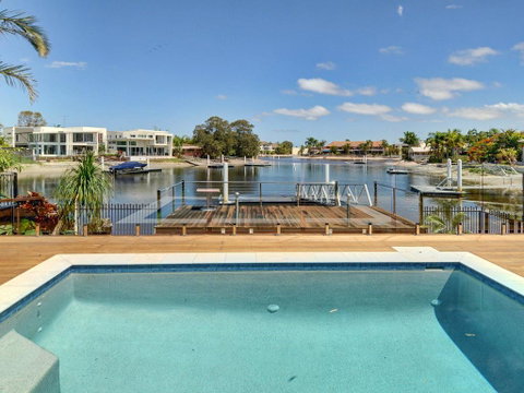 Tarcoola 49 - 4 BDRM Canal Home With Pool - Australian Directory 3