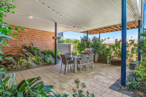 Tareebin Road, 2/26 - Australian Directory 2