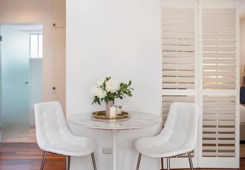 Tasteful Apartment With Balcony In Cammeray - Australian Directory 3