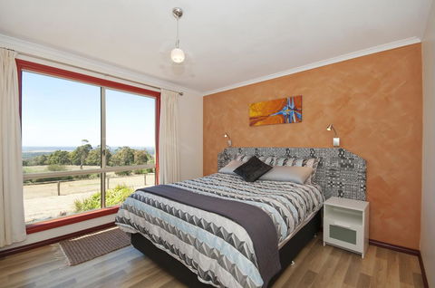 Tennessee Hill Cottage - Australian Directory 1