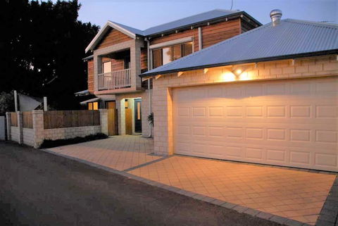 Terrific Townhouse - Australian Directory 1