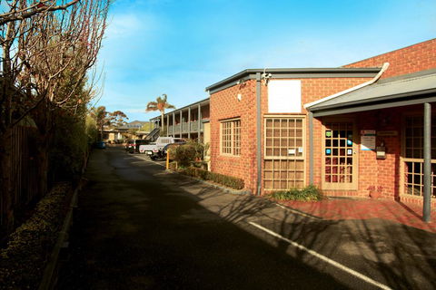 The Admiral Motor Inn - Australian Directory 3