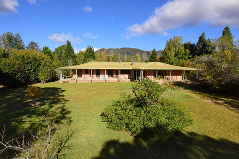 The Ambers - Comfortable Family Getaway! - Australian Directory 1