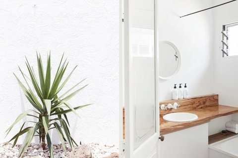 The Apollo Studio - Byron Bay - Australian Directory 2