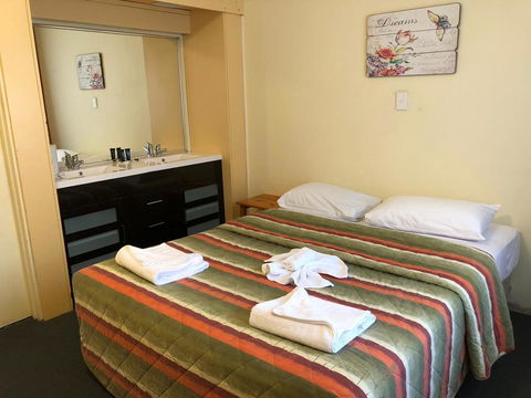 The Astor Hotel Motel - Australian Directory 0