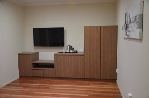 The Australian Hotel Motel - Australian Directory 3