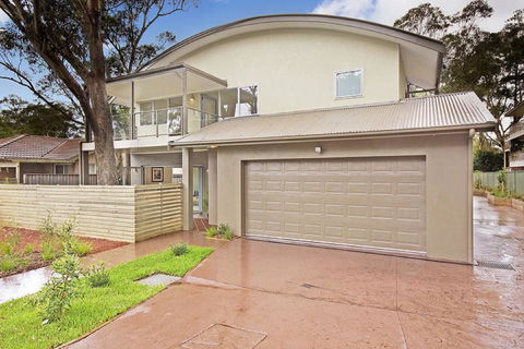 The Beach Townhouse - Australian Directory 0