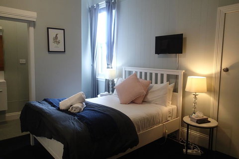 The Bischoff Hotel - Australian Directory 3