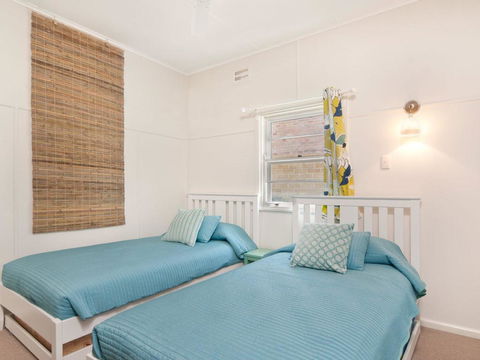 The Blue House - Flat Walk To River And Beach - Australian Directory 2