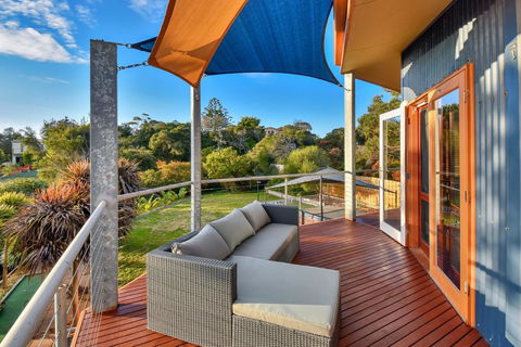 The Blue House - Rye Family Entertainer - Australian Directory 1