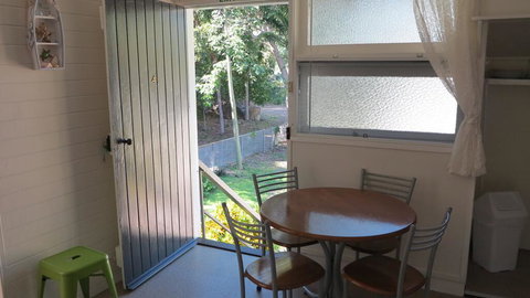 The Captain's Manor On Cook Unit 4 - Australian Directory 1