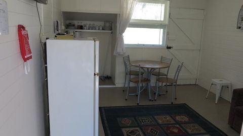 The Captain's Manor On Cook Unit 5 - Australian Directory 1
