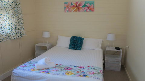The Captain's Manor On Cook Unit 5 - Australian Directory 3
