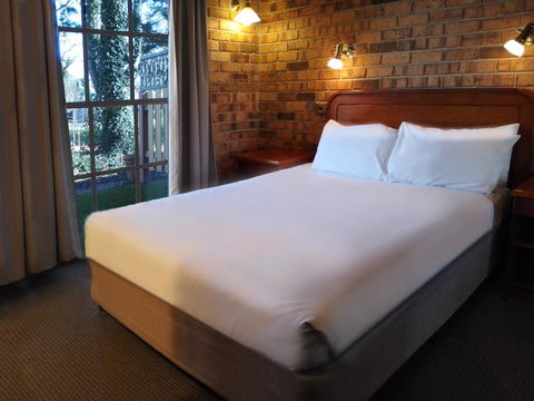 The Carrington Inn - Bungendore - Australian Directory 3