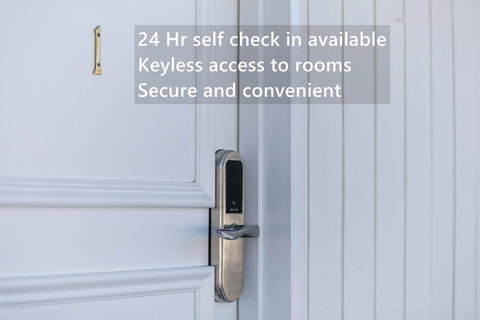 The Club Motel And Apartments - Australian Directory 1