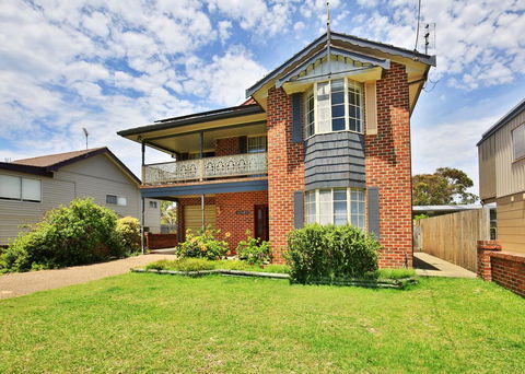 The Crescent - Pet Friendly - 1 Min To Beach - Australian Directory 1