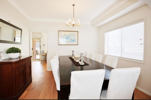 The Crescent - Pet Friendly - 1 Min To Beach - Australian Directory 3